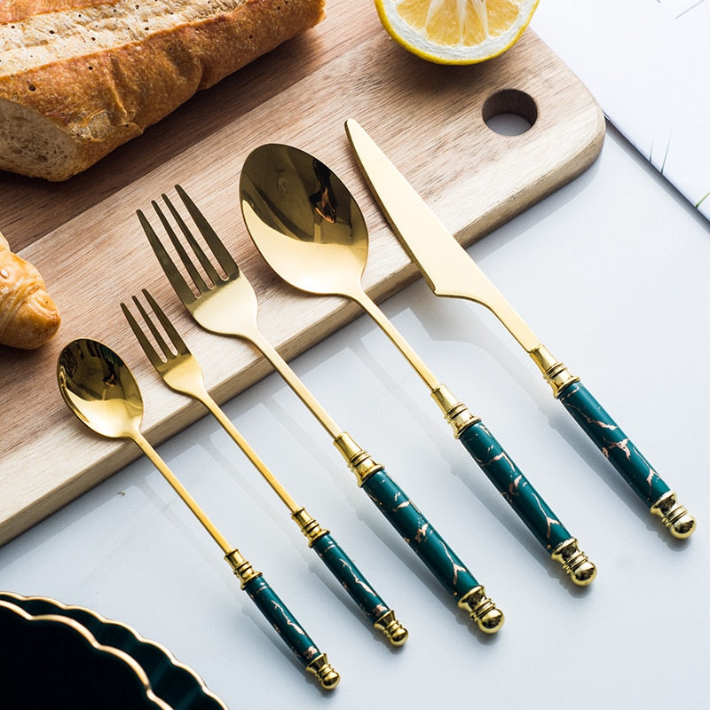 Golden stainless steel cutlery set (5pce)